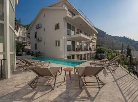 Gizz Aparthotel *